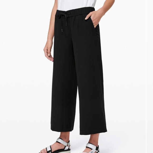 Lululemon On the Fly Wide Leg 7/8 Pant *woven